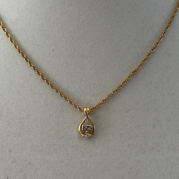 Nina Ricci Elegant Classic Logo Necklace - Picture 4 of 11